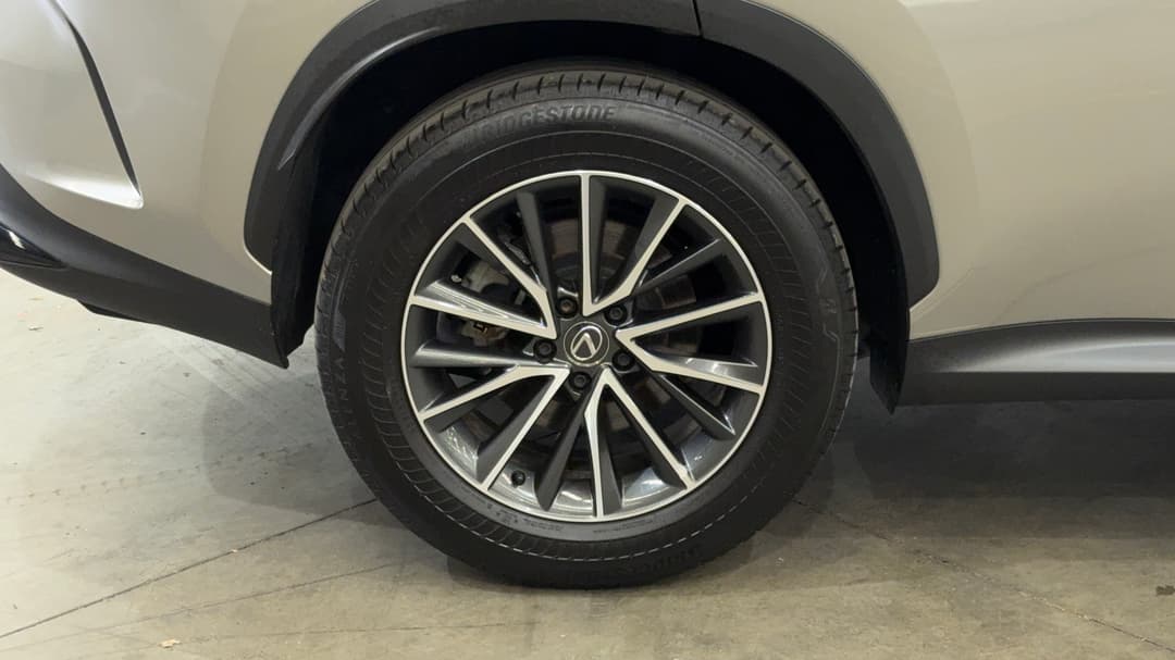 2023 Lexus Nx250 2WD, Automatic, 11670 km, Right Rear Wheel