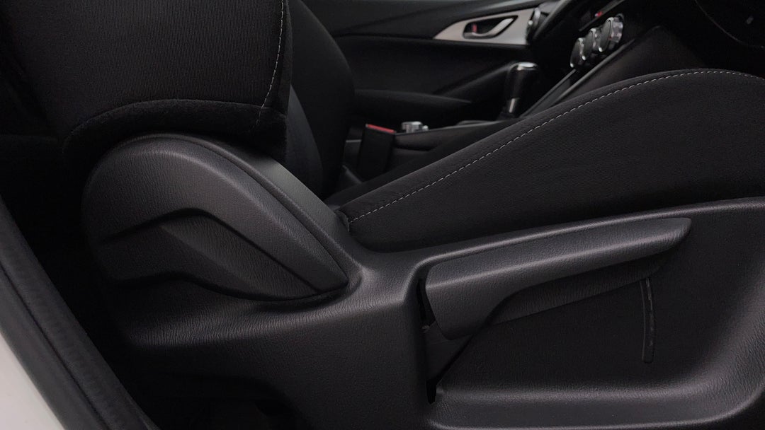 2023 Mazda CX-3 Maxx Sport (fwd), Automatic, 19434 km, Drivers Side Adjustment Panel