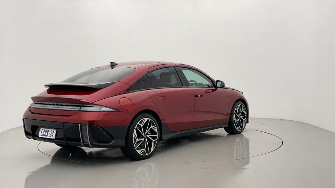 Right Back Diagonal (45- Degree) View