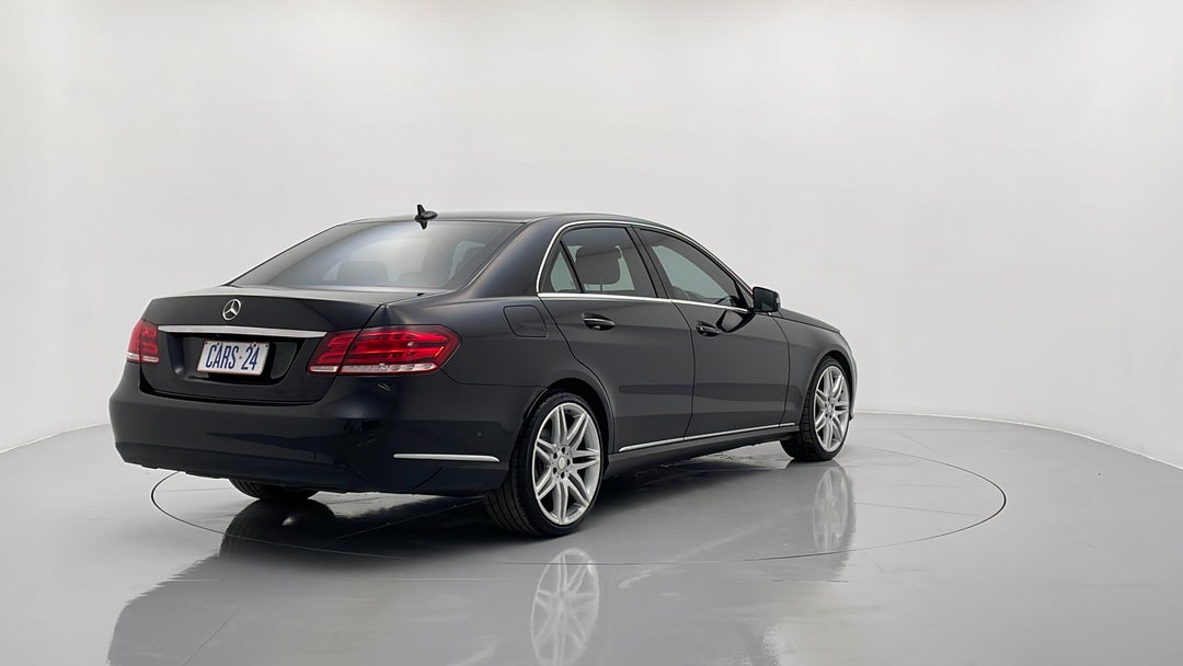 Right Back Diagonal (45- Degree) View