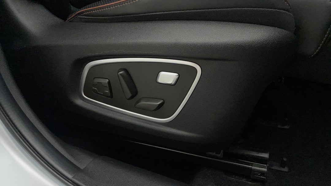 2021 Renault Koleos Intens (4x2), Automatic, 23543 km, Drivers Side Adjustment Panel