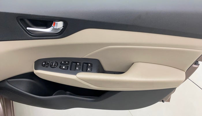 2017 Hyundai Verna 1.6 VTVT SX (O) AT, Petrol, Automatic, 29,735 km, Driver Side Door Panels Control