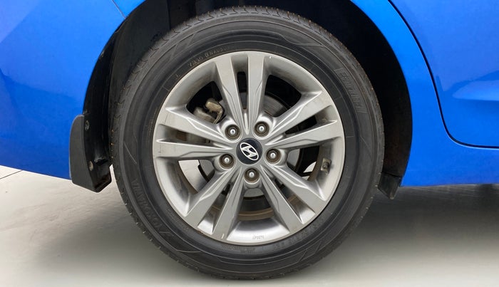 2017 Hyundai New Elantra 2.0 SX AT PETROL, Petrol, Automatic, 54,736 km, Right Rear Wheel
