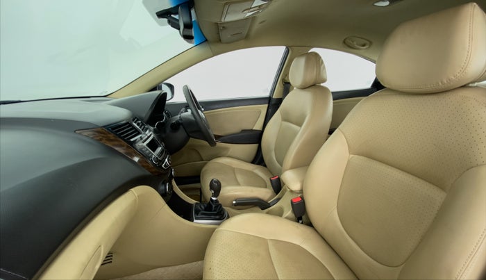 2015 Hyundai Verna FLUIDIC 1.6 VTVT S, Petrol, Manual, 42,111 km, Right Side Front Door Cabin