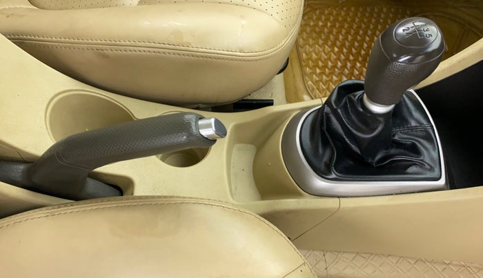 2015 Hyundai Verna FLUIDIC 1.6 VTVT S, Petrol, Manual, 42,111 km, Gear Lever