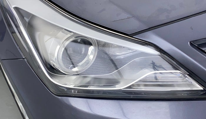 2015 Hyundai Verna FLUIDIC 1.6 VTVT S, Petrol, Manual, 42,111 km, Right headlight - Minor scratches
