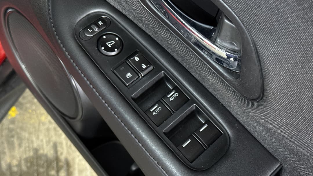 2019 Honda HR-V Vti, Automatic, 71696 km, Drivers Side Door Panel Controls