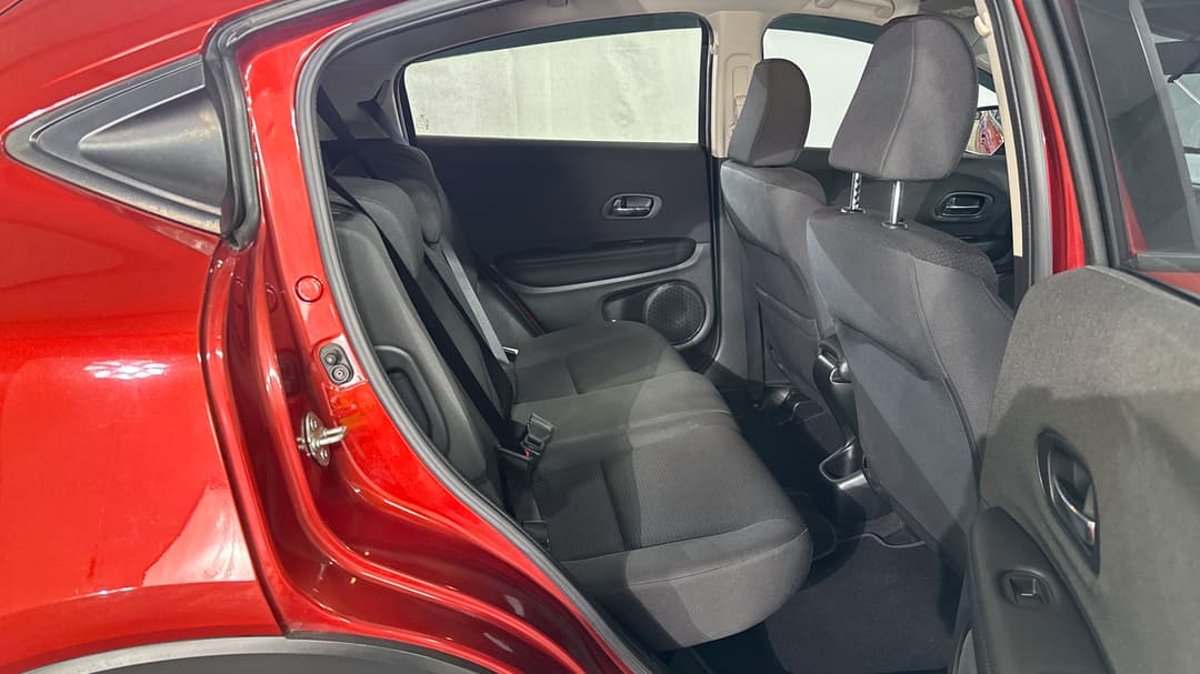 2019 Honda HR-V Vti, Automatic, 71696 km, Right Side Rear Door Cabin View