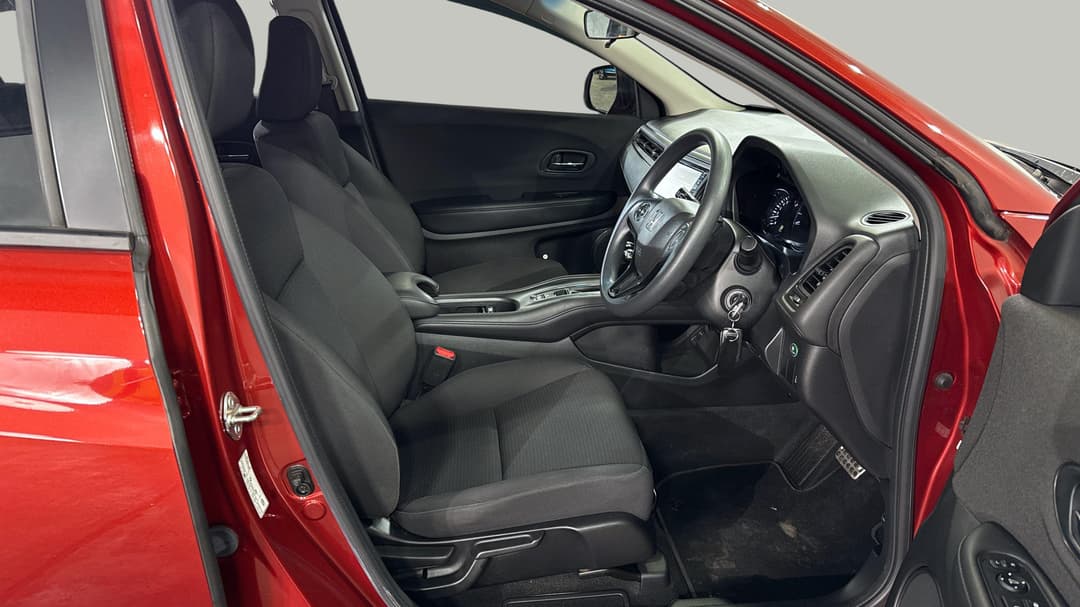 2019 Honda HR-V Vti, Automatic, 71696 km, Right Side Front Door Cabin View