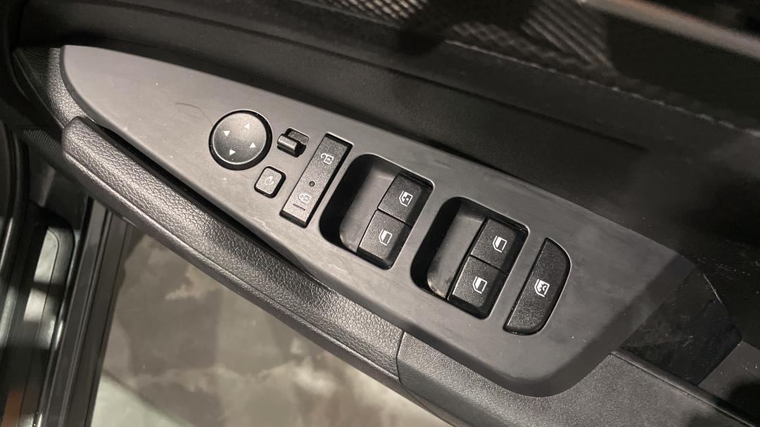 2023 Kia Sportage S (FWD), Automatic, 46288 km, Drivers Side Door Panel Controls
