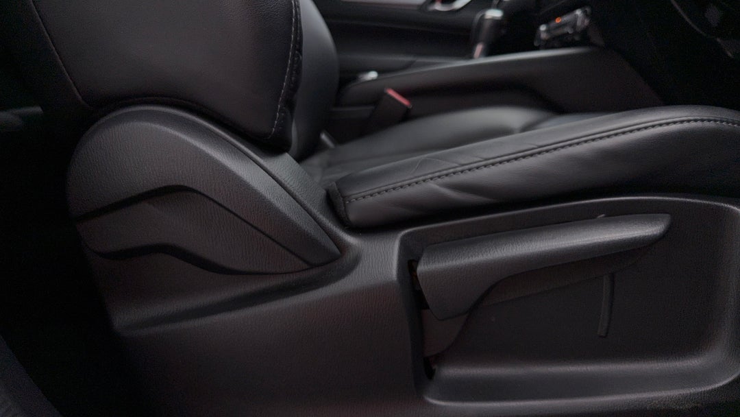 2018 Mazda CX-5 Touring (4x4), Automatic, 60323 km, Drivers Side Adjustment Panel