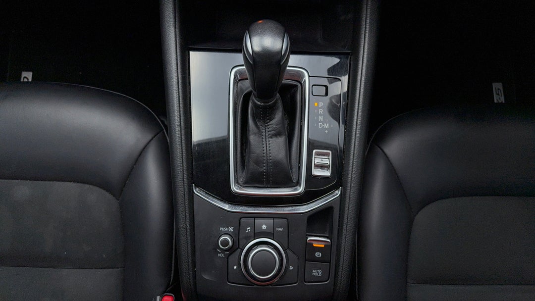 2018 Mazda CX-5 Touring (4x4), Automatic, 60323 km, Gear Lever 