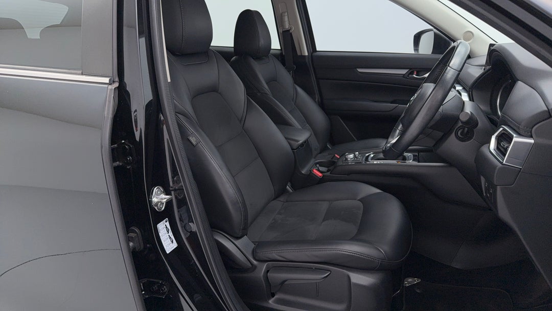 2018 Mazda CX-5 Touring (4x4), Automatic, 60323 km, Right Side Front Door Cabin View