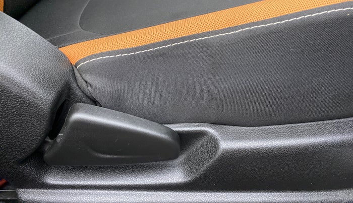 2022 Renault Kwid 1.0 CLIMBER OPT, Petrol, Manual, 1,843 km, Driver Side Adjustment Panel