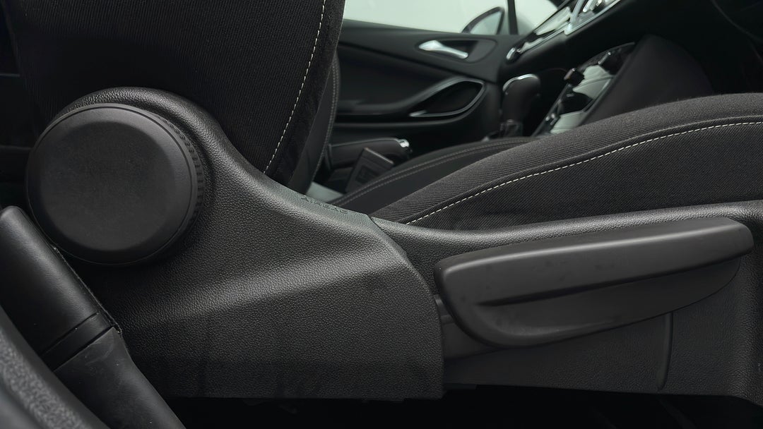 2018 Holden Astra 1.4 Turbo R+ Auto My18, Automatic, 52733 km, Drivers Side Adjustment Panel