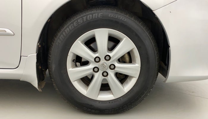 2011 Toyota Corolla Altis G PETROL, Petrol, Manual, 1,02,588 km, Right Front Wheel