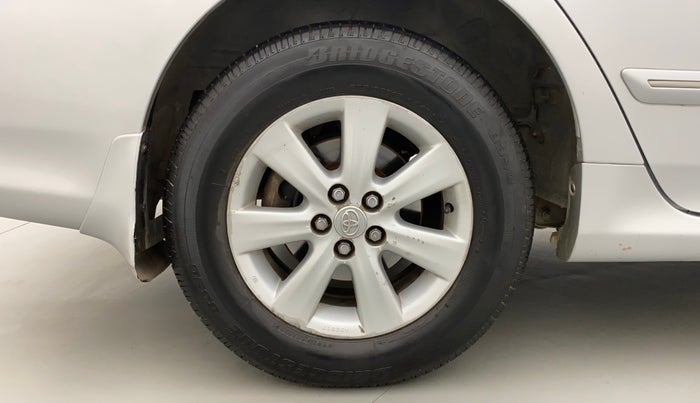 2011 Toyota Corolla Altis G PETROL, Petrol, Manual, 1,02,588 km, Right Rear Wheel