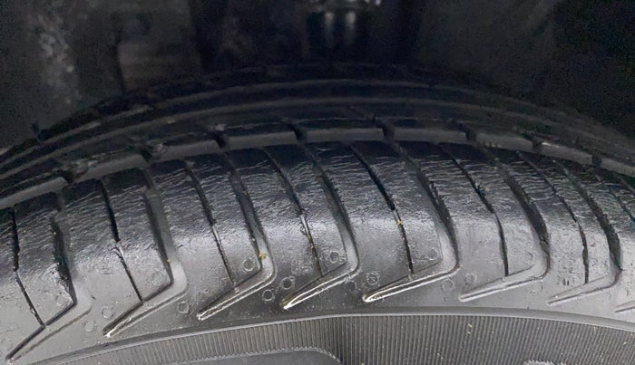 2017 Datsun Redi Go T(O) 0.8L LIMITED EDITION, Petrol, Manual, 35,024 km, Left Front Tyre Tread