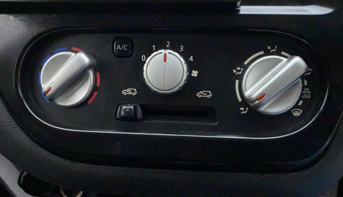 2017 Datsun Redi Go T(O) 0.8L LIMITED EDITION, Petrol, Manual, 35,024 km, AC Unit - Directional switch has minor damage