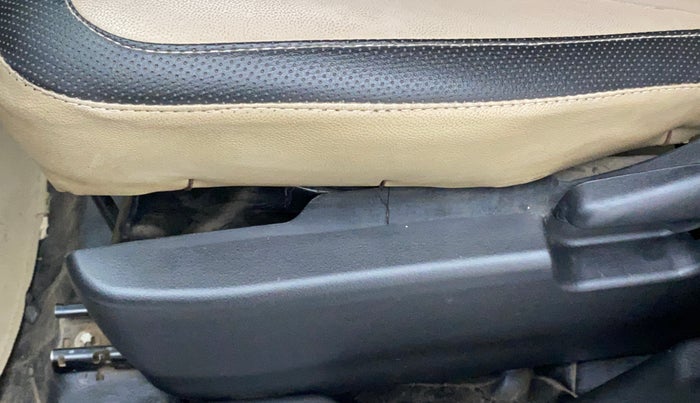 2014 Maruti Wagon R 1.0 LXI, Petrol, Manual, 77,344 km, Front left seat (passenger seat) - Seat side trim has minor damage