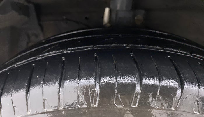 2018 Maruti Ertiga ZDI + SHVS, Diesel, Manual, 71,830 km, Left Front Tyre Tread