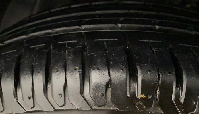 2019 Maruti XL6 ALPHA MT, Petrol, Manual, 12,179 km, Left Front Tyre Tread