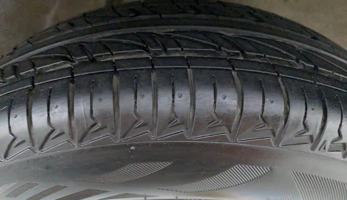 2017 Maruti Alto K10 VXI P, Petrol, Manual, 26,903 km, Right Front Tyre Tread