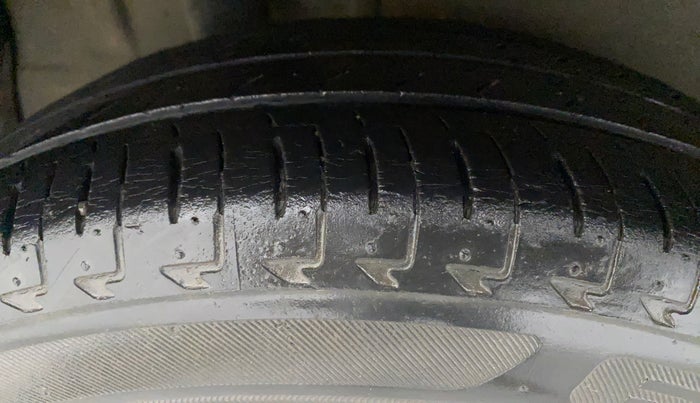2017 Maruti IGNIS ZETA 1.2, Petrol, Manual, 44,143 km, Right Rear Tyre Tread