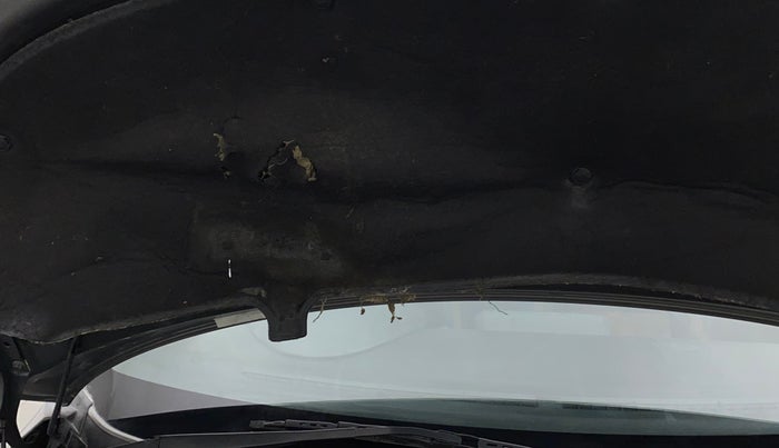 2017 Maruti IGNIS ZETA 1.2, Petrol, Manual, 44,143 km, Bonnet (hood) - Insulation cover has minor damage