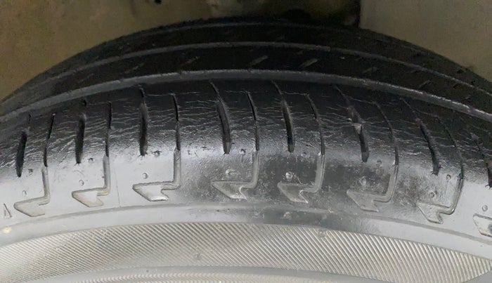 2017 Maruti IGNIS ZETA 1.2, Petrol, Manual, 44,143 km, Right Front Tyre Tread