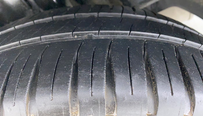 2012 Skoda Rapid AMBITION 1.6 MPFI MT, Petrol, Manual, 85,668 km, Left Rear Tyre Tread