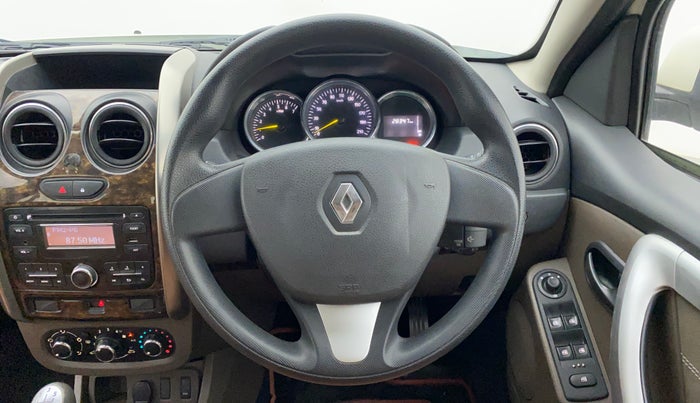 2016 Renault Duster RXL 1.6 PETROL, CNG, Manual, 28,569 km, Steering Wheel Close Up