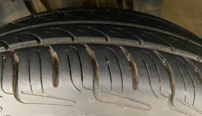 2019 Renault TRIBER RXZ, Petrol, Manual, 72,560 km, Left Front Tyre Tread