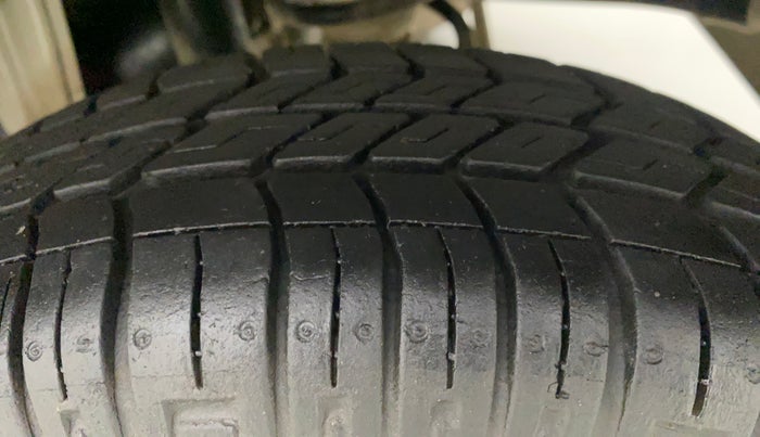 2017 Maruti Alto 800 LXI, Petrol, Manual, 10,569 km, Left Rear Tyre Tread
