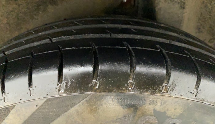 2010 Maruti Ritz VXI, Petrol, Manual, 64,204 km, Left Rear Tyre Tread