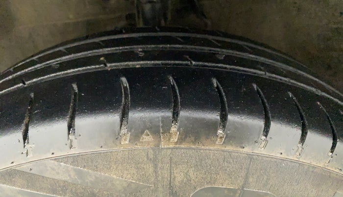2010 Maruti Ritz VXI, Petrol, Manual, 64,204 km, Left Front Tyre Tread