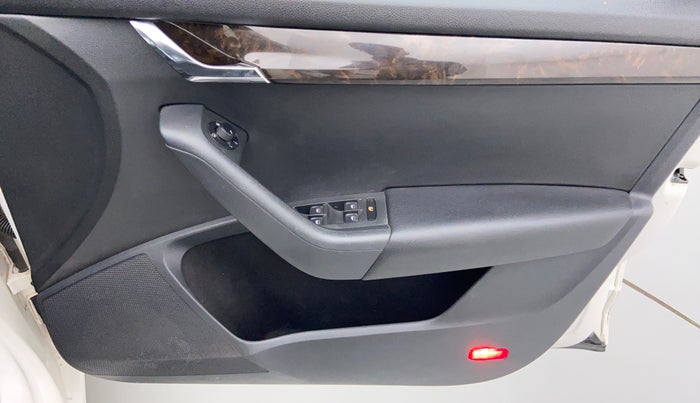 2015 Skoda Octavia ELEGANCE 2.0 TDI CR AT, Diesel, Automatic, 89,454 km, Driver Side Door Panels Control