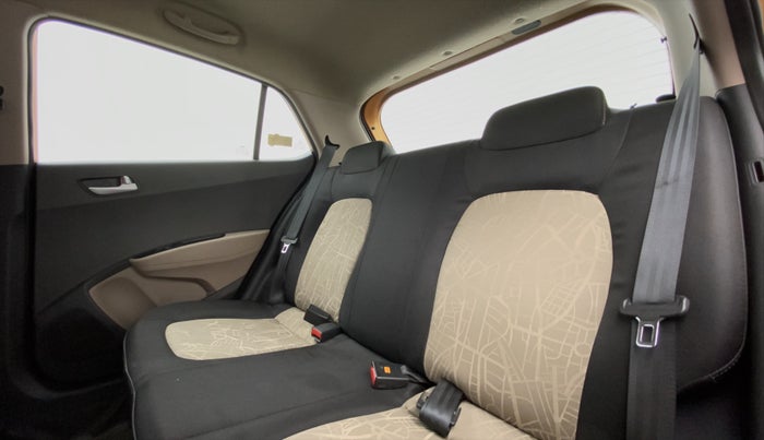 2016 Hyundai Grand i10 SPORTZ 1.2 KAPPA VTVT, Petrol, Manual, 43,428 km, Right Side Rear Door Cabin