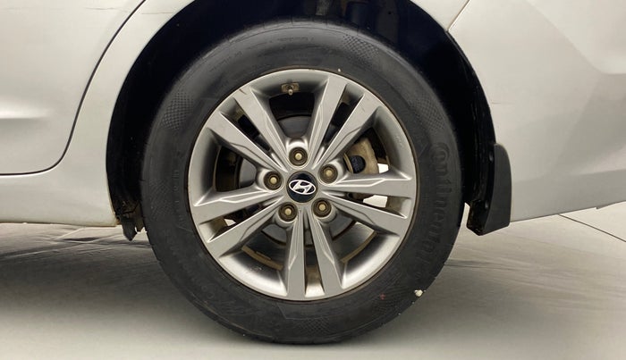 2016 Hyundai New Elantra 2.0 SX (O) AT, Petrol, Automatic, 54,980 km, Left Rear Wheel