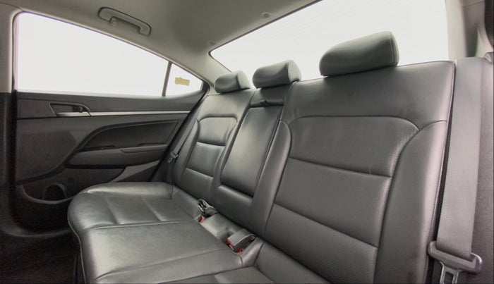 2016 Hyundai New Elantra 2.0 SX (O) AT, Petrol, Automatic, 54,980 km, Right Side Rear Door Cabin