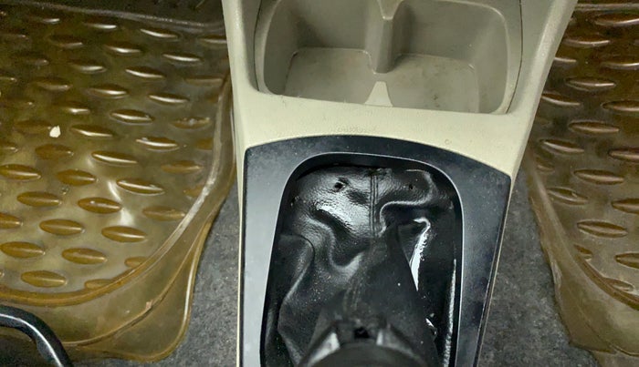 2015 Maruti Alto K10 VXI P, Petrol, Manual, 58,475 km, Gear lever - Boot cover slightly torn