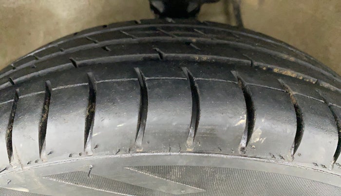 2015 Maruti Alto K10 VXI P, Petrol, Manual, 58,475 km, Left Front Tyre Tread