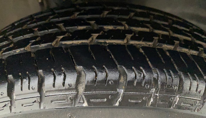 2017 Maruti Alto K10 VXI P, Petrol, Manual, 25,707 km, Right Front Tyre Tread