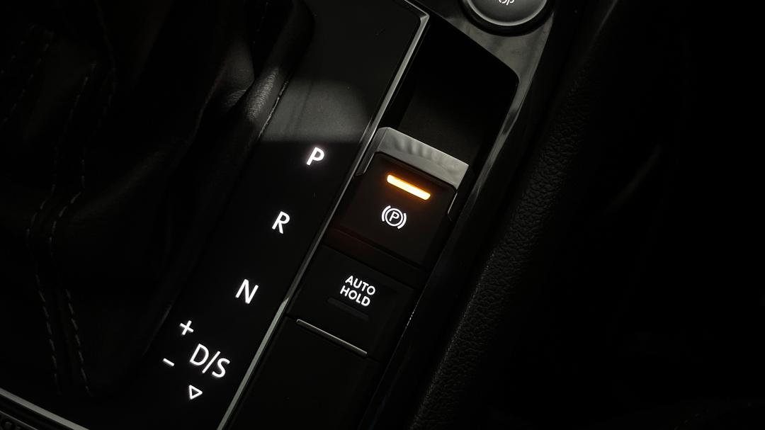 2019 Volkswagen Tiguan 132 Tsi R-line Edition, Automatic, 131927 km, Handbrake
