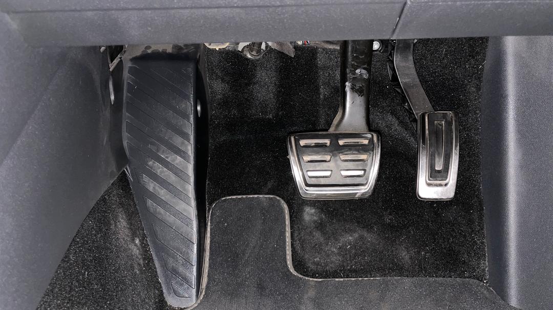2019 Volkswagen Tiguan 132 Tsi R-line Edition, Automatic, 131927 km, Pedals and Footmat