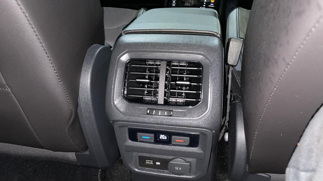 2019 Volkswagen Tiguan 132 Tsi R-line Edition, Automatic, 131927 km, Rear A/C Vent