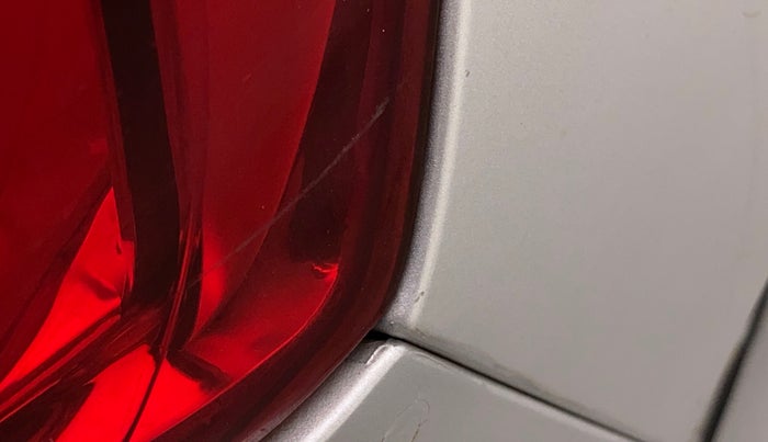 2017 Mahindra TUV300 T4 PLUS, Diesel, Manual, 94,618 km, Right tail light - Minor scratches