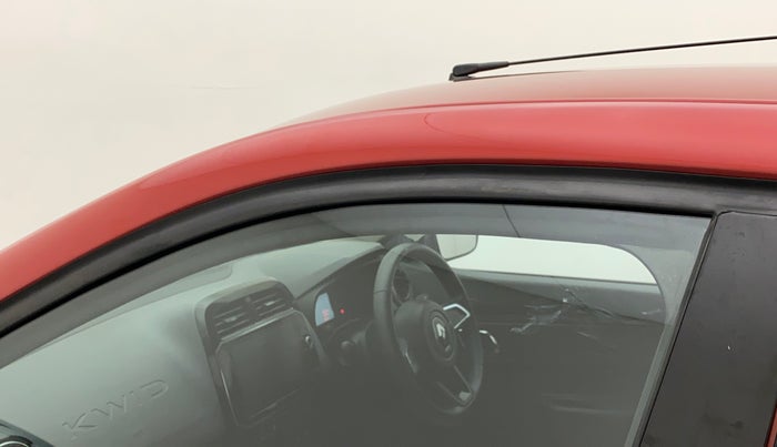2019 Renault Kwid RXT 1.0 AMT (O), Petrol, Automatic, 5,609 km, Front passenger door - Door visor damaged