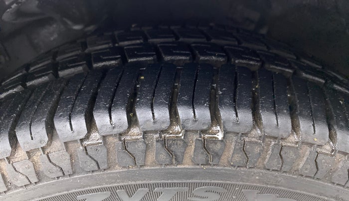 2018 Hyundai Eon MAGNA PLUS, Petrol, Manual, 4,401 km, Left Front Tyre Tread