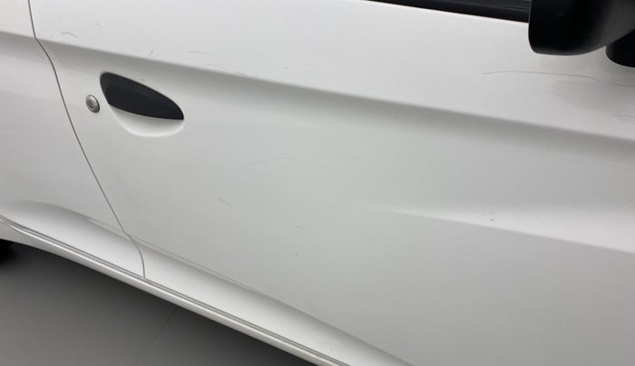 2018 Hyundai Eon MAGNA PLUS, Petrol, Manual, 4,401 km, Driver-side door - Minor scratches